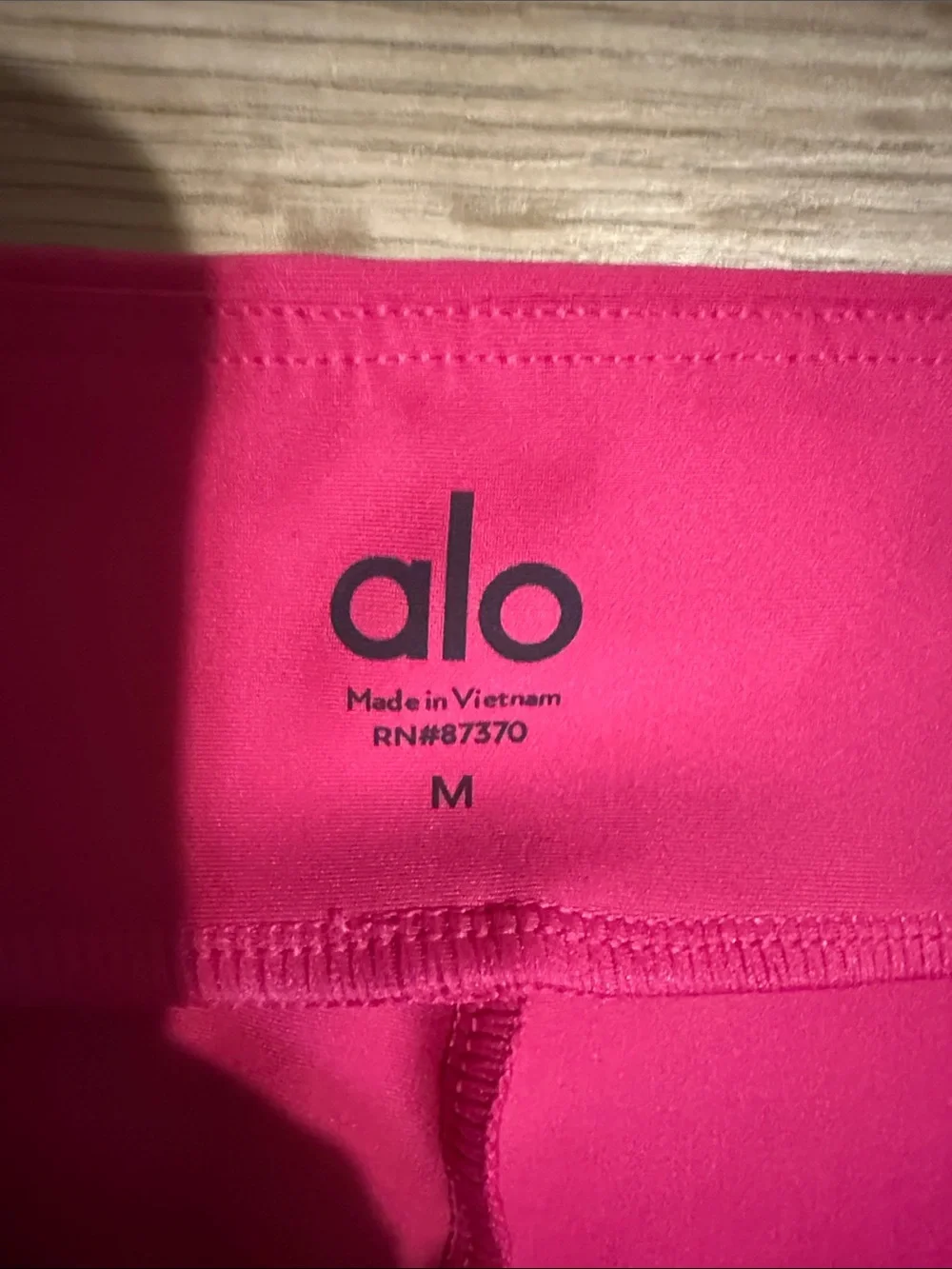 Alo Yoga Bright Pink Active Capri Leggings